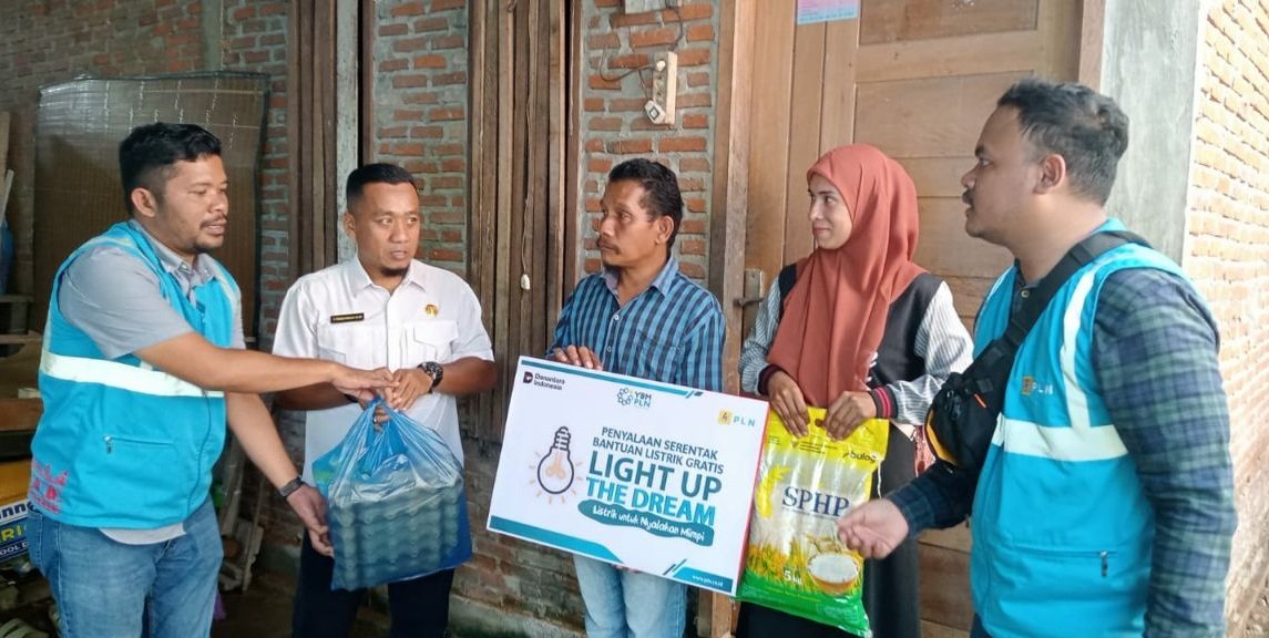 Warga Miskin Pidie dapat Bantuan Listrik Gratis PLN