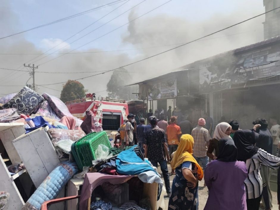 Kebakaran Hanguskan Toko Kain di Tanah Jambo Aye, Kerugian Rp3 Miliar
