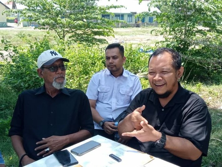 Muharramsyah dan Mustari memberi keterangan pers terkait Somasi Gubernur