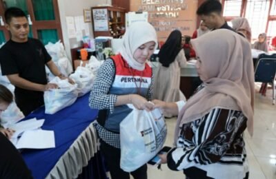 Pertamina Hadirkan Pasar Murah di Padang, Warga Tebus Sembako Lengkap Hanya Rp30 Ribu