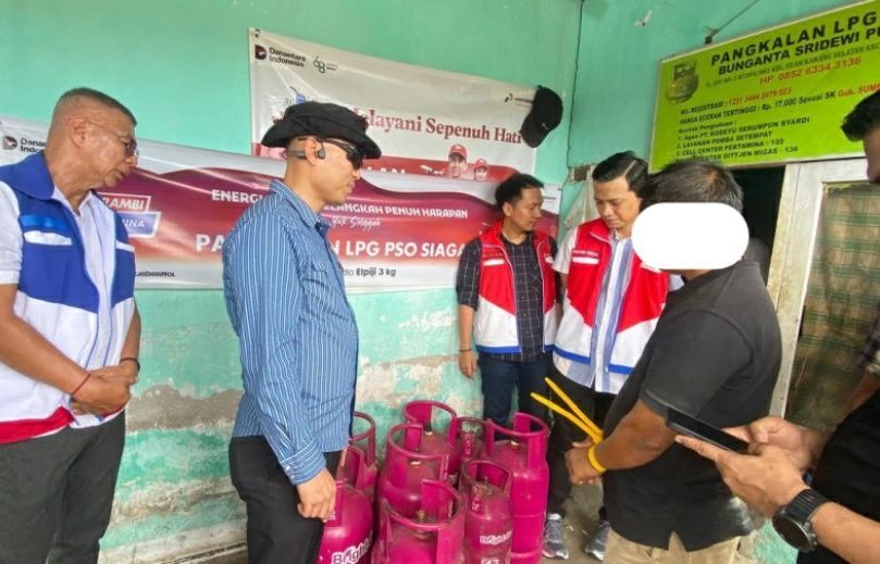 Penyidik Polda SUmbar tunjukkan BB pengoplosan LPG