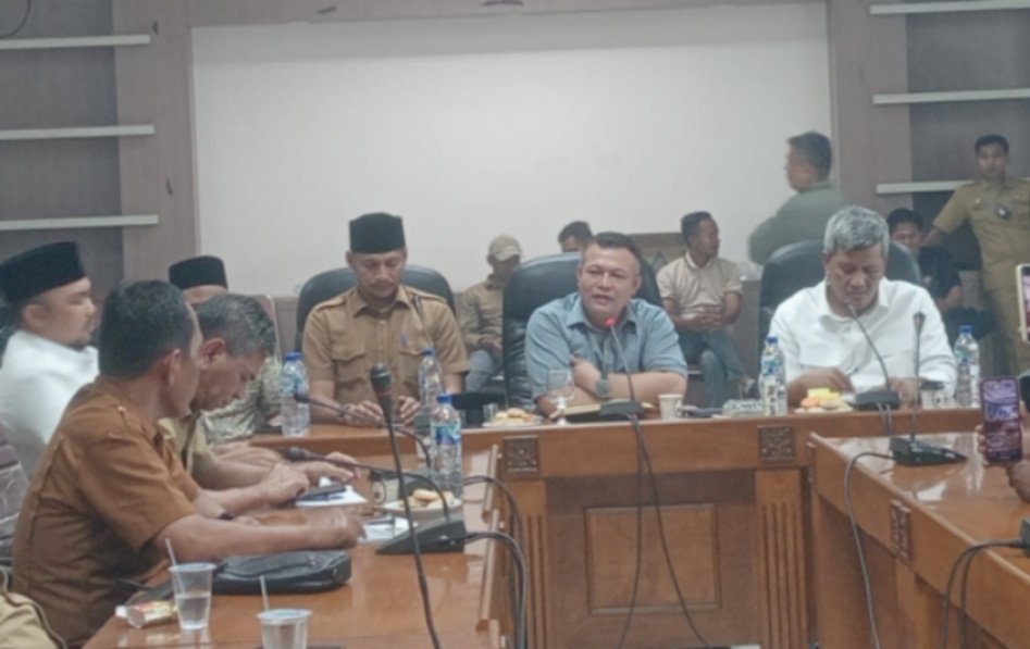 Ayahwa saat pertemuan dengan insan pers di Oproom Kantor Bupati