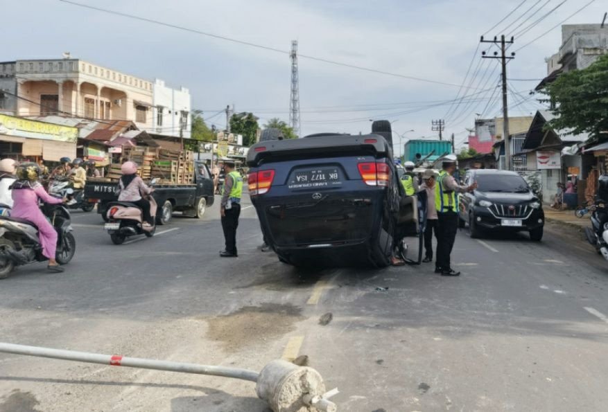 Kecelakaan mobil Land Cruiser di Cunda
