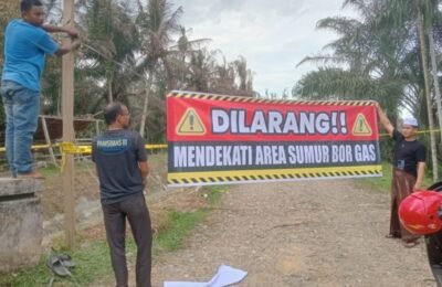 Aparatur Blang Rubek Pasang Spanduk Larangan Masuk Area ‘Sumur Bor Gas’