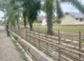 20 Tahun Tanpa Pagar Permanen, SMPN 2 Tanah Luas Bangun Pagar Darurat dari Bambu
