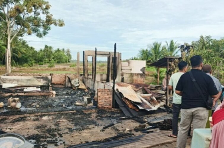 Warkop di Seunuddon terbakar