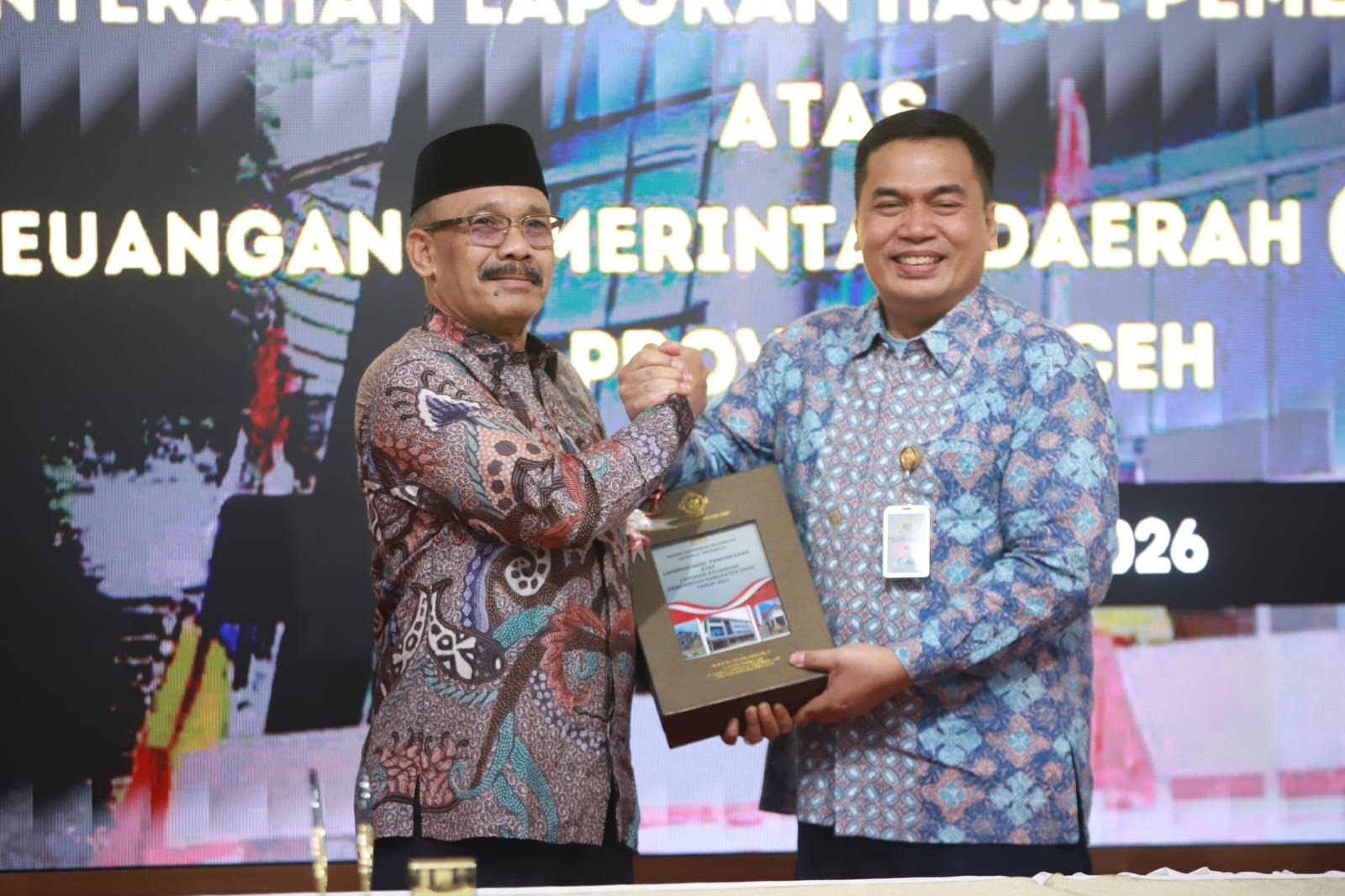 BPK Aceh serahkan LHP LKPD Pidie 2025 kepada Bupati Sarjani