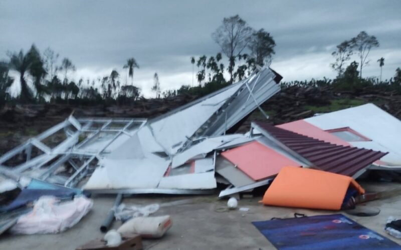 Huntara rusak akibat angin kencang