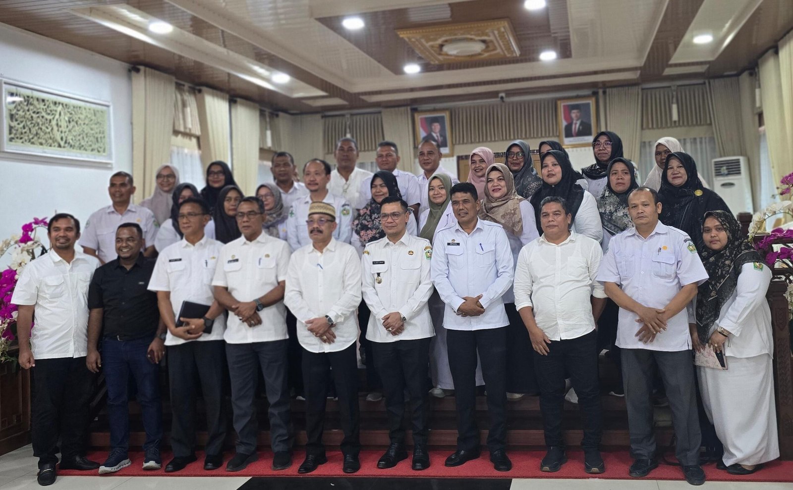 Kepala Puskesmas bersama Bupati Pidie