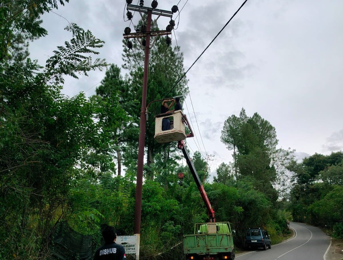 Perbaiki lampu jalan gayo lues