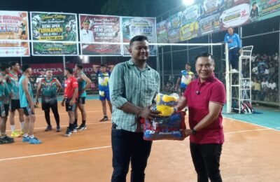 Buka Turnamen Voli Piala Pemuda Dayah Tutong, Alzaizi Janjikan Tiket Piala Wabup Pidie untuk Tim Juara