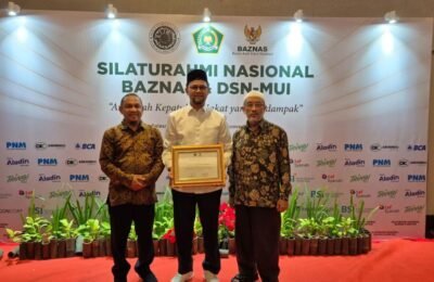 Ketua DPS PT. Bank Aceh Syariah Raih Anugerah Kepatuhan Zakat Berdampak dari BAZNAS dan DSN-MUI