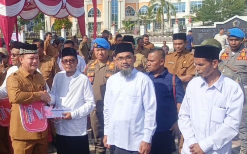 Bupati Ayahwa serahkan kunci motor imum gampong