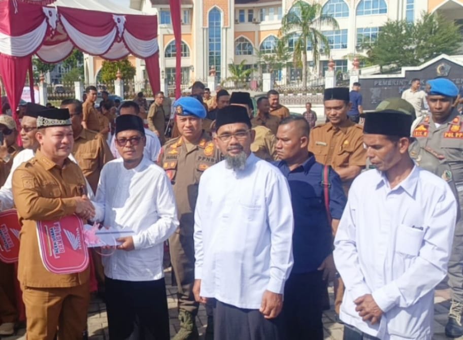 Bupati Ayahwa serahkan kunci motor imum gampong
