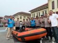 PLN Nusantara Power Arun Serahkan Perahu Karet ke Polres Lhokseumawe