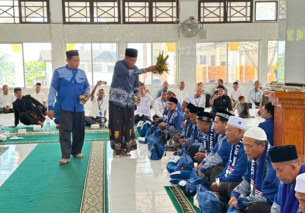 PT Bir Ali peusijuek jemaah umrah di Cot Girek