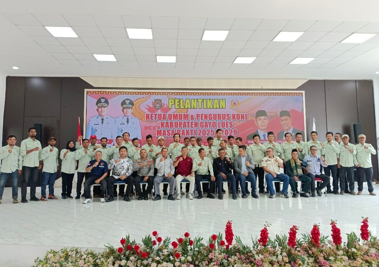 Pengurus KONI Gayo Lues foto bersama usai pelantikan