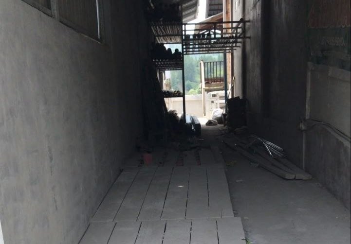 Stok semen kosong di toko bangunan