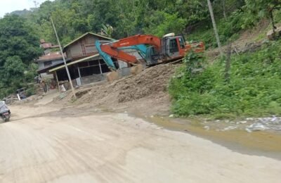 Jalan Blangkejeren-Pining Longsor, Dua Alat Berat PUPR Aceh Malah Terparkir Rapi di Pepelah