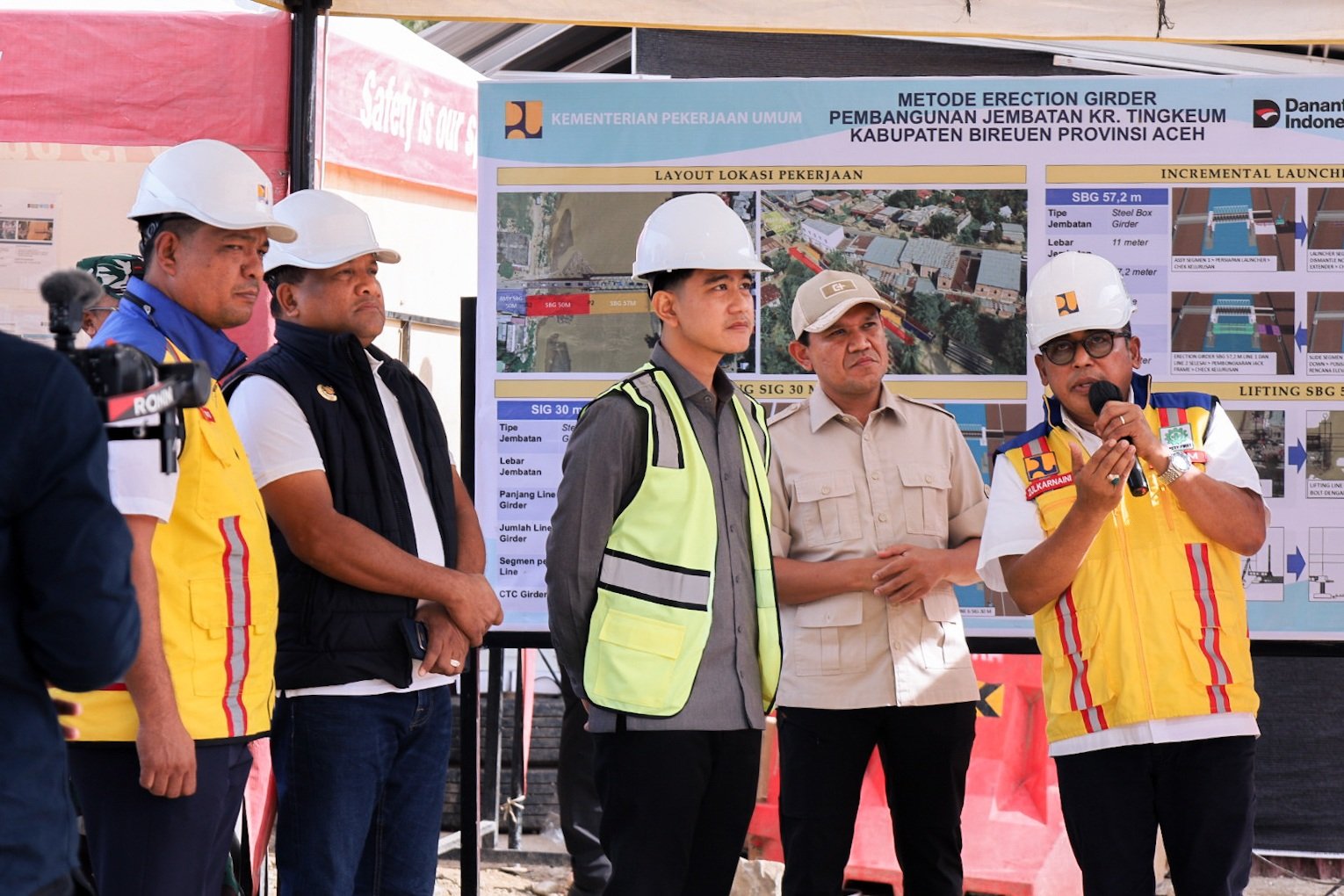 Wapres Gibran tinjau progres Jembatan Krueng Tingkeum
