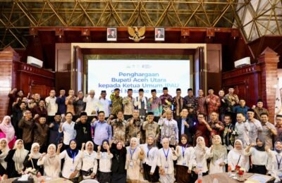 Bupati Ayahwa bersama mantan Ketum IPAU dan mahasiswa
