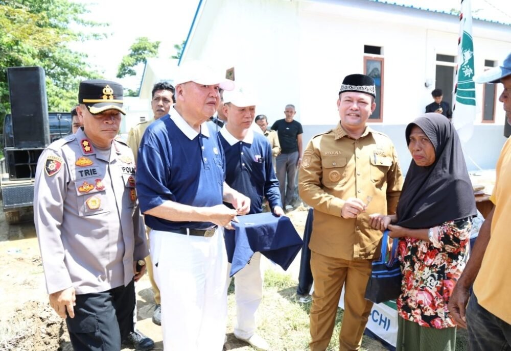 Penyerahan kunci Huntap Alue Papeun kepada korban banjir