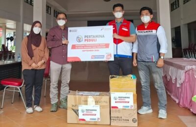 Kabut Asap Karhutla Kepung Padang, Pertamina Patra Niaga Salurkan 2.850 Masker