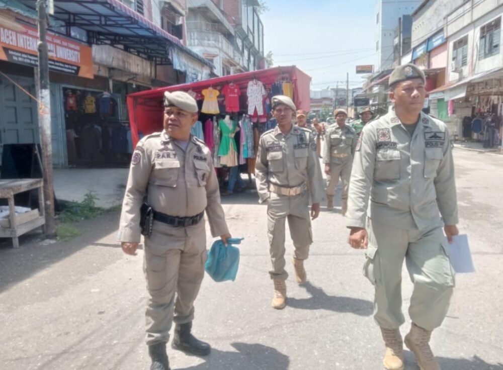Satpol PP penertiban PKL Lhoksukon