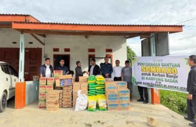Bank Aceh Syariah Blangkejeren Salurkan Bantuan Untuk Korban Banjir Bandang Desa Badak