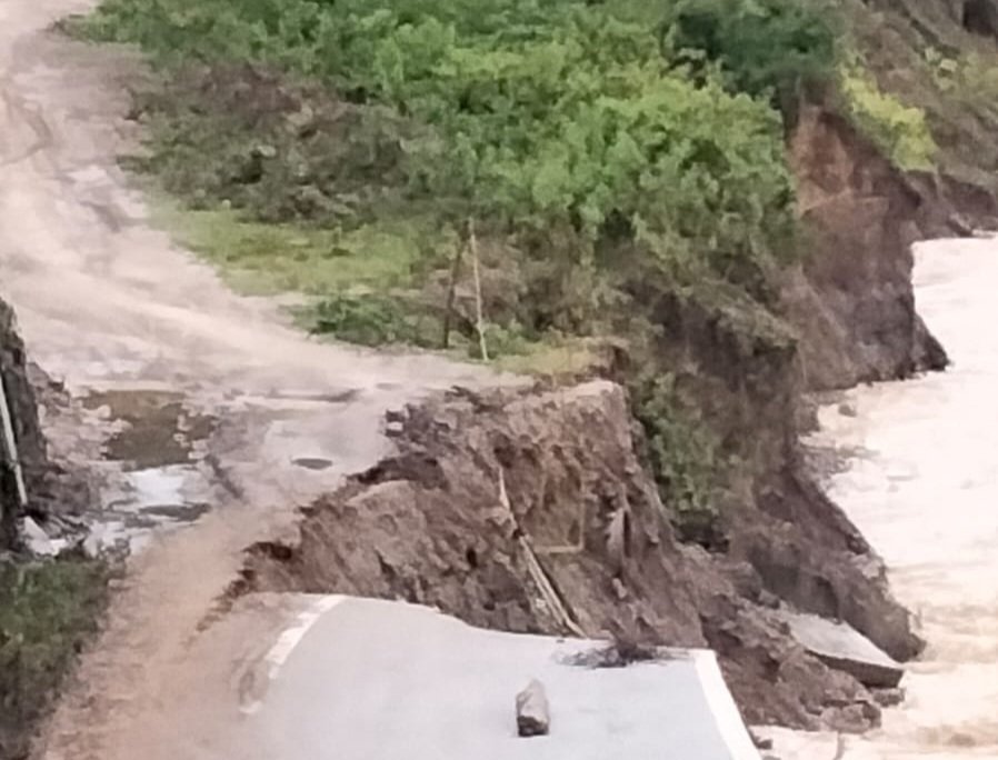 Jalan Lintas Provinsi Gayo Lues Menuju Abdya Putus Total Diterjang Banjir, Anggota Dewan Minta Pemerintah Segera Bertindak