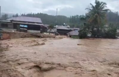 Ratusan Warga Badak Terpaksa Mengungsi Pasca Diterjang Banjir Bandang