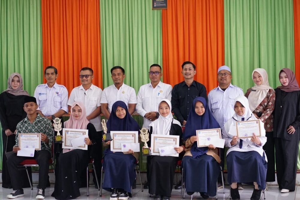Kadis Pendidikan Gayo Lues dan pemenang lomba pidato bahasa Gayo