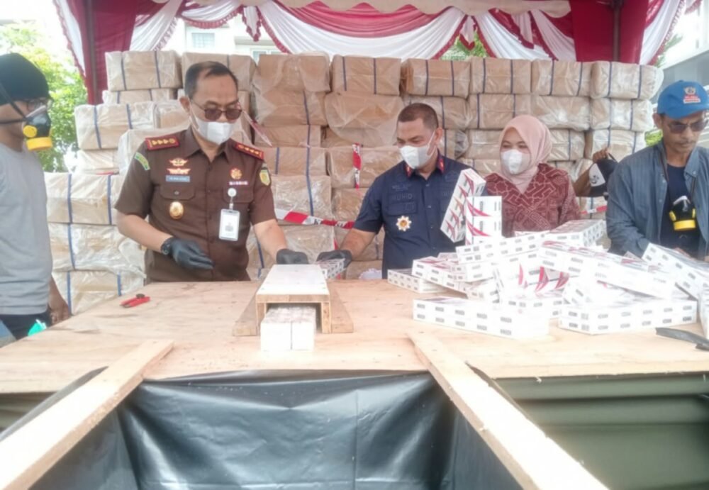 Kejari Aceh Utara musnahkan barang bukti rokok ilegal